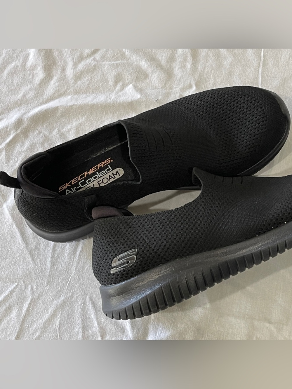 Skechers Air-Cooled Memory Foam Black Slip-On Women’s Knit Casual Loafers 9.5